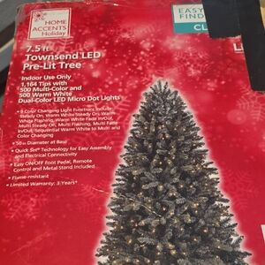 Townsend LED Pre-Lit Tree - Green